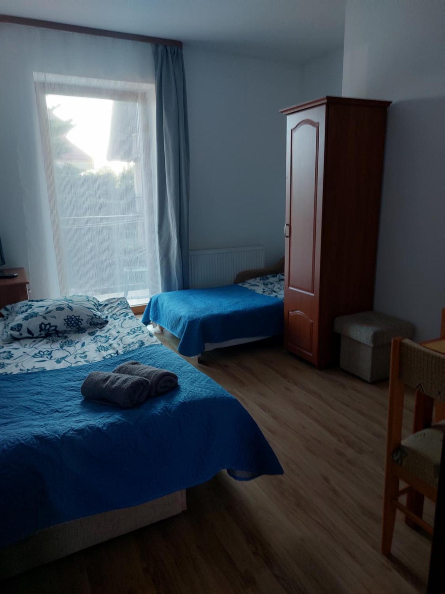 Pokój z 2 łóżkami pojedynczymi i balkonem